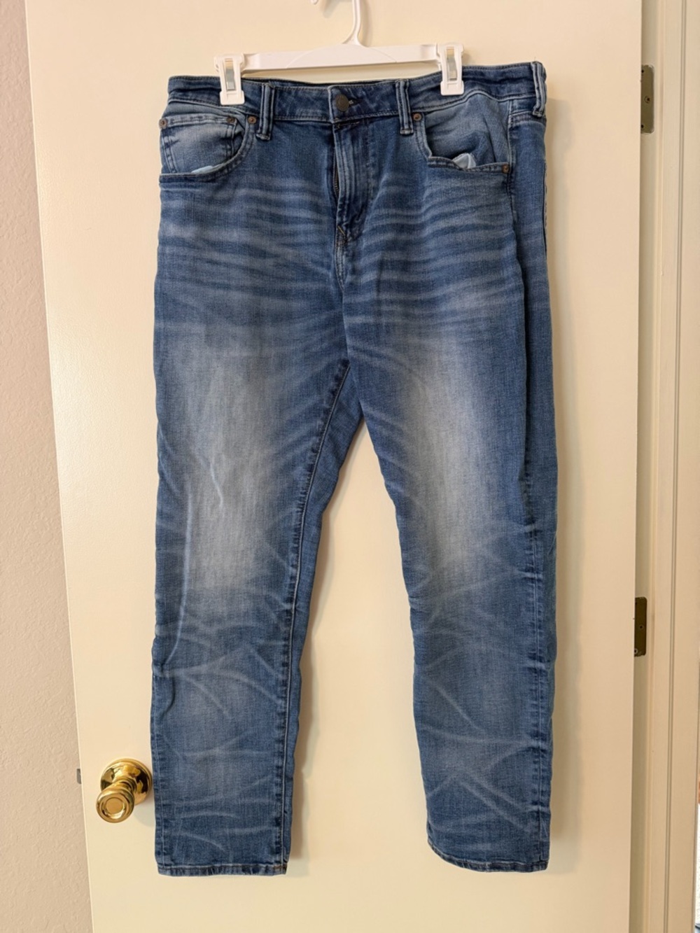 American Eagle Outfitters Athletic Next Level Jeans in Light Blue Wash